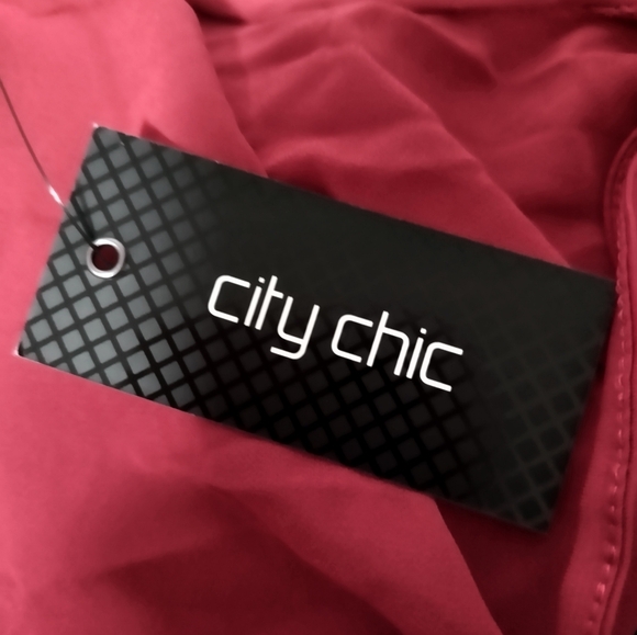 New Elegant Red Wrap Dress / Size 14 - Picture 7 of 12